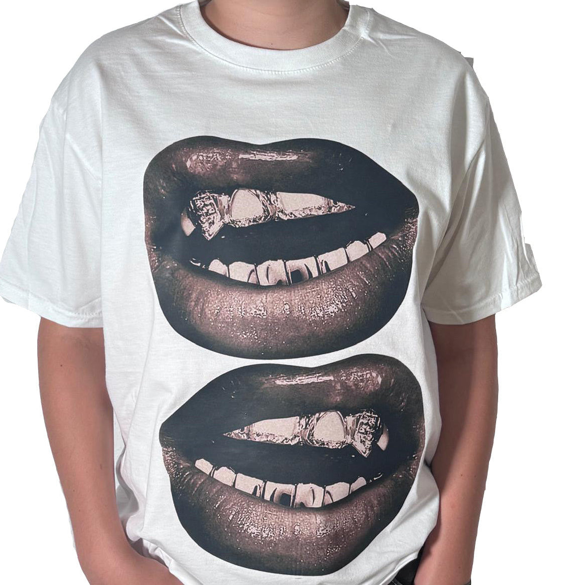 T-Shirt im edgy Streetwear-Style.