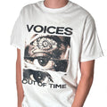 T-Shirt mit markantem VOICES-Design.