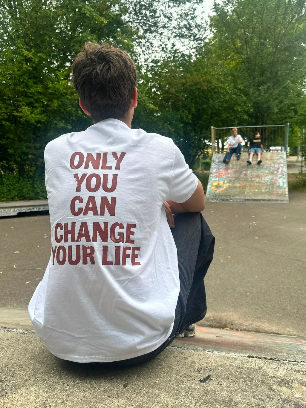 T-Shirt mit Slogan (Größe L).